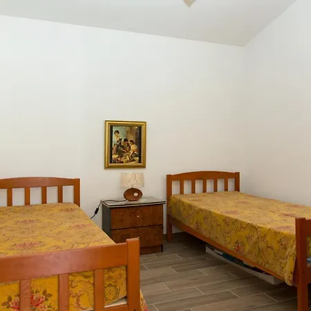 Karolina - Korcula ברנה